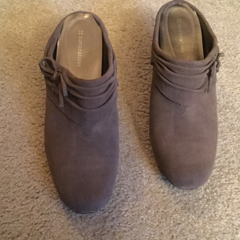 Naturalizers taupe Clogs